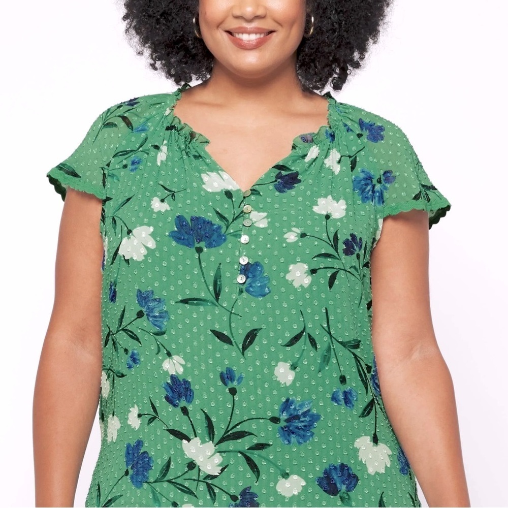 💚 NWT! Daniel Rainn Split Neck Top